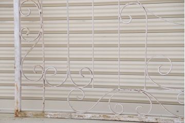 中古　ヨーロッパ風!大きなロートアイアンのガーデンフェンス(2)(洋風フェンス、門扉、鉄柵)