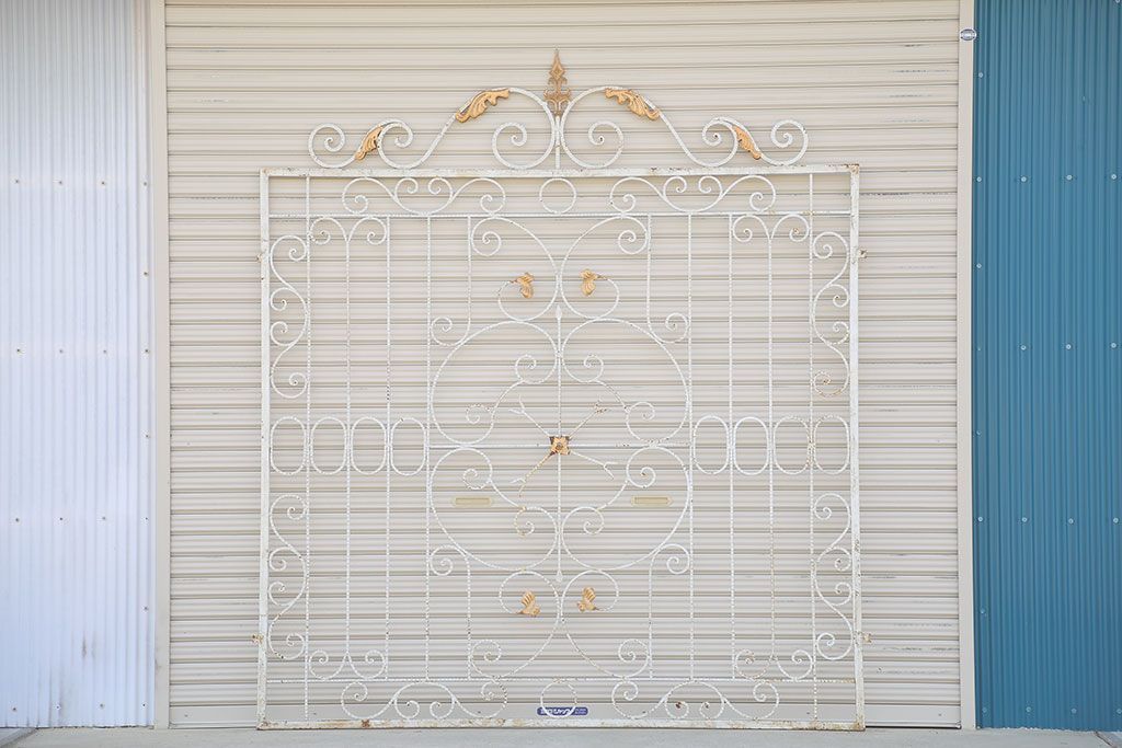 中古　可愛いロートアイアンガーデンフェンス(2)(ヨーロッパ風フェンス、洋風フェンス、門扉、鉄柵)