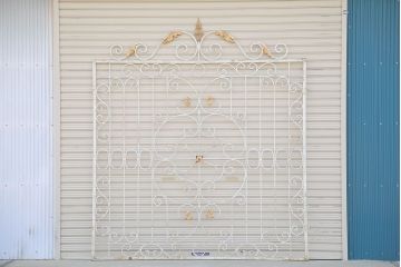 中古　可愛いロートアイアンガーデンフェンス(2)(ヨーロッパ風フェンス、洋風フェンス、門扉、鉄柵)