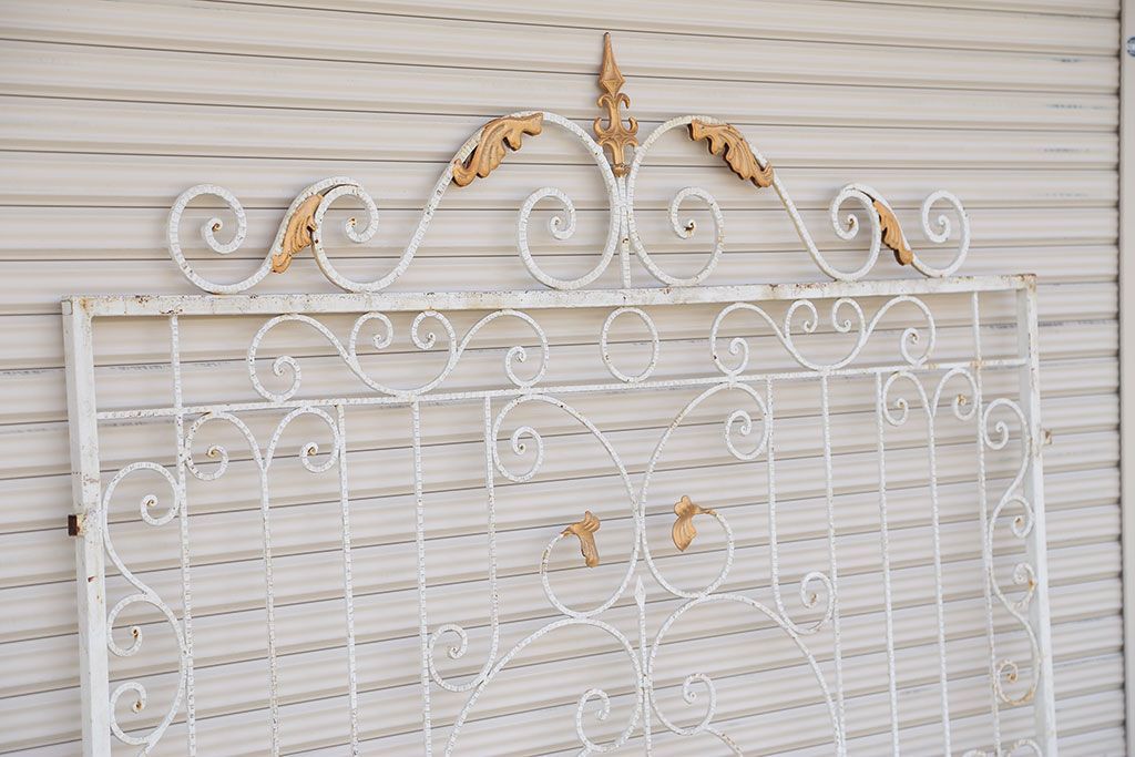 中古　可愛いロートアイアンガーデンフェンス(2)(ヨーロッパ風フェンス、洋風フェンス、門扉、鉄柵)