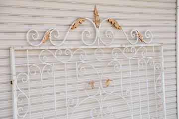 中古　可愛いロートアイアンガーデンフェンス(2)(ヨーロッパ風フェンス、洋風フェンス、門扉、鉄柵)