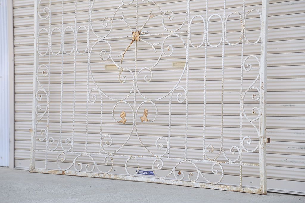 中古　可愛いロートアイアンガーデンフェンス(2)(ヨーロッパ風フェンス、洋風フェンス、門扉、鉄柵)