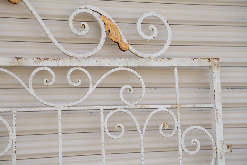 中古　可愛いロートアイアンガーデンフェンス(2)(ヨーロッパ風フェンス、洋風フェンス、門扉、鉄柵)