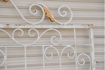 中古　可愛いロートアイアンガーデンフェンス(2)(ヨーロッパ風フェンス、洋風フェンス、門扉、鉄柵)