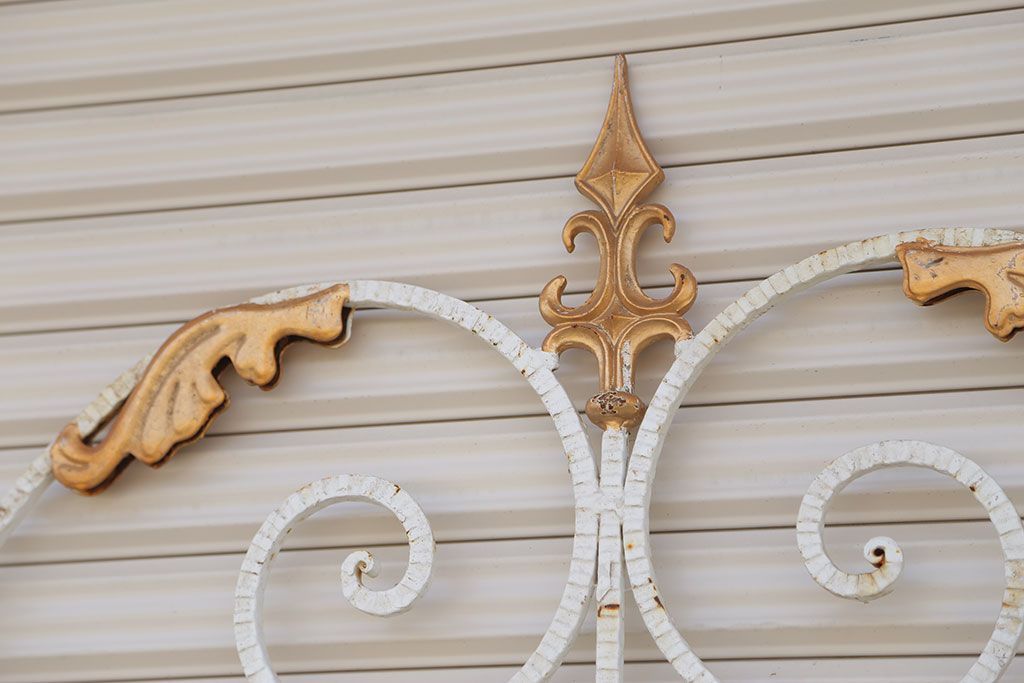 中古　可愛いロートアイアンガーデンフェンス(2)(ヨーロッパ風フェンス、洋風フェンス、門扉、鉄柵)