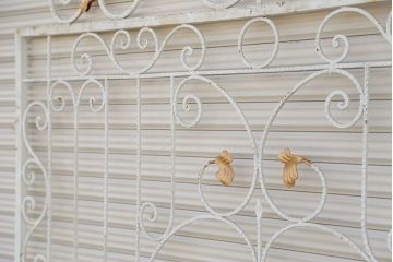 中古　可愛いロートアイアンガーデンフェンス(2)(ヨーロッパ風フェンス、洋風フェンス、門扉、鉄柵)