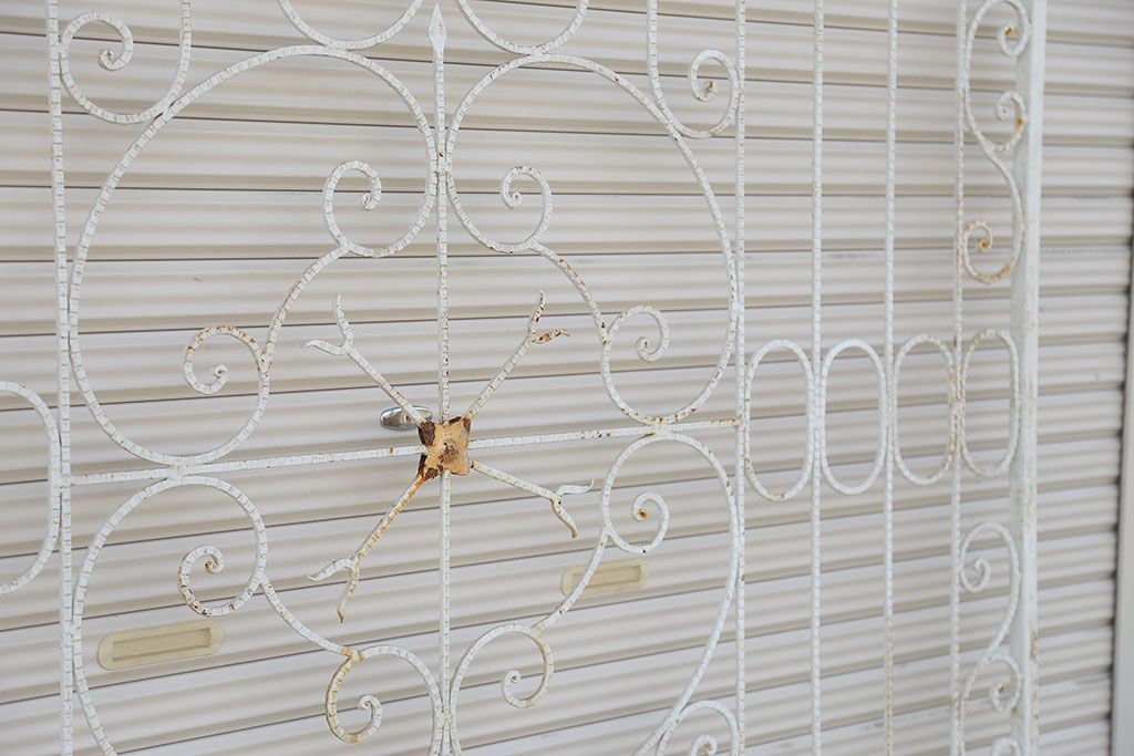 中古　可愛いロートアイアンガーデンフェンス(2)(ヨーロッパ風フェンス、洋風フェンス、門扉、鉄柵)