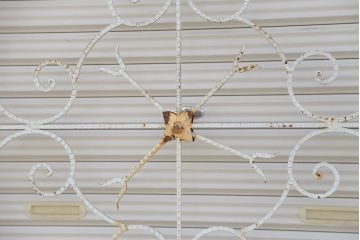 中古　可愛いロートアイアンガーデンフェンス(2)(ヨーロッパ風フェンス、洋風フェンス、門扉、鉄柵)