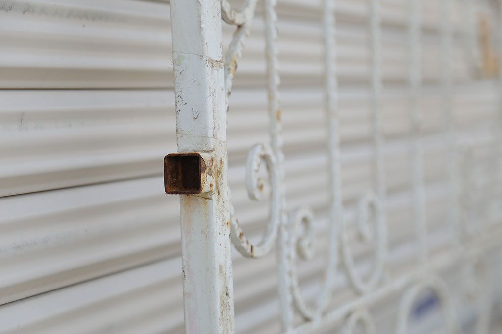 中古　可愛いロートアイアンガーデンフェンス(2)(ヨーロッパ風フェンス、洋風フェンス、門扉、鉄柵)