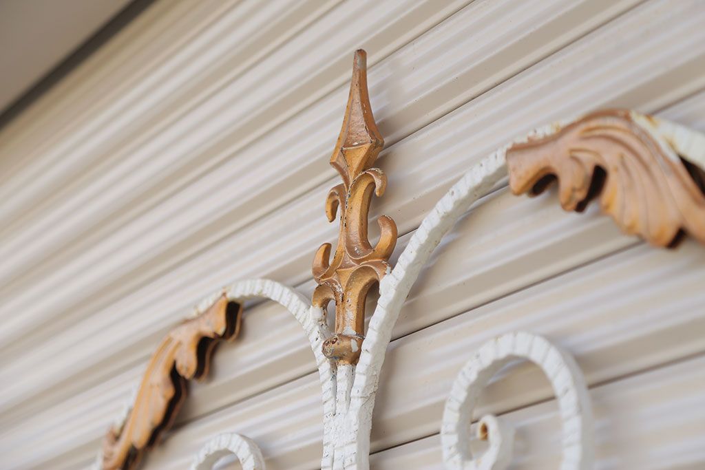 中古　可愛いロートアイアンガーデンフェンス(2)(ヨーロッパ風フェンス、洋風フェンス、門扉、鉄柵)