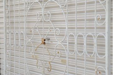 中古　可愛いロートアイアンガーデンフェンス(2)(ヨーロッパ風フェンス、洋風フェンス、門扉、鉄柵)