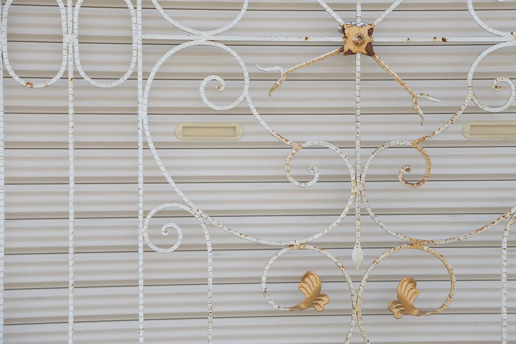 中古　可愛いロートアイアンガーデンフェンス(2)(ヨーロッパ風フェンス、洋風フェンス、門扉、鉄柵)