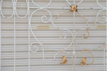 中古　可愛いロートアイアンガーデンフェンス(2)(ヨーロッパ風フェンス、洋風フェンス、門扉、鉄柵)