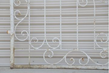 中古　可愛いロートアイアンガーデンフェンス(2)(ヨーロッパ風フェンス、洋風フェンス、門扉、鉄柵)