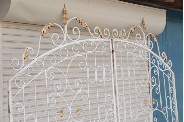 中古　大きなロートアイアンゲート1対(洋風フェンス、ヨーロッパ風フェンス、門扉、鉄柵)