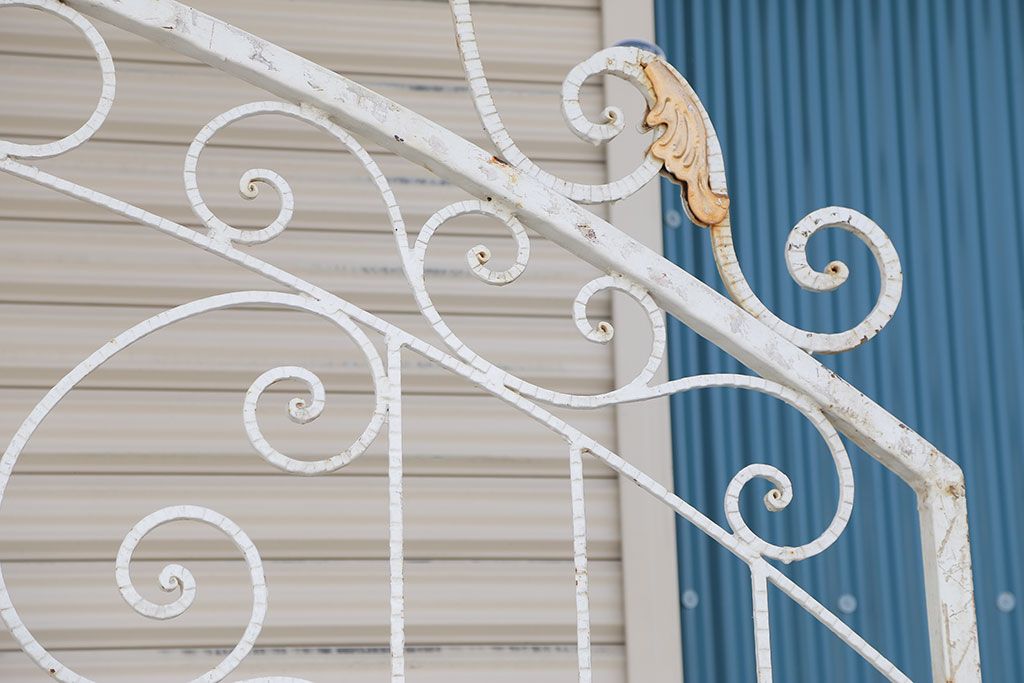 中古　大きなロートアイアンゲート1対(洋風フェンス、ヨーロッパ風フェンス、門扉、鉄柵)