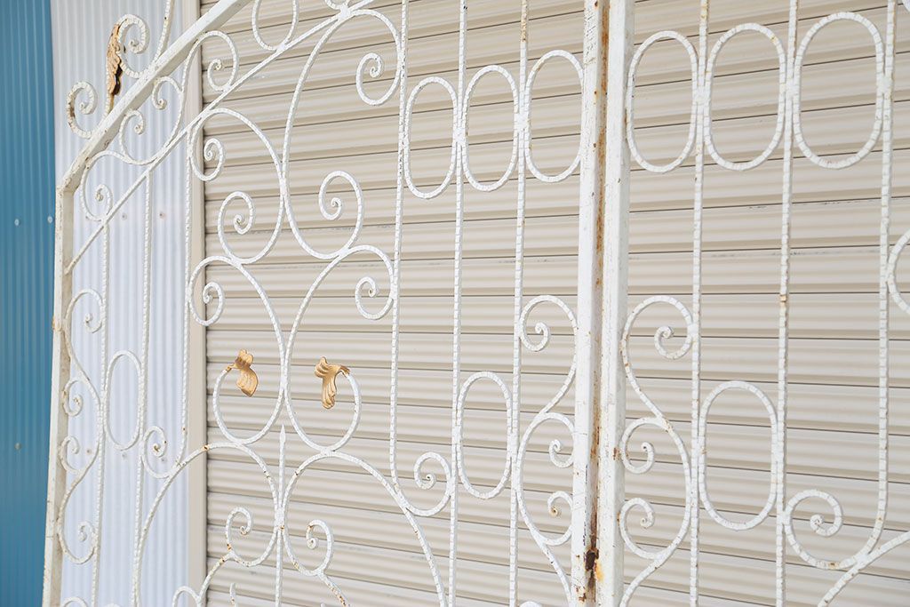 中古　大きなロートアイアンゲート1対(洋風フェンス、ヨーロッパ風フェンス、門扉、鉄柵)