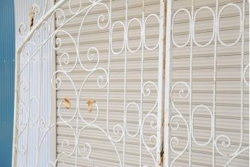 中古　大きなロートアイアンゲート1対(洋風フェンス、ヨーロッパ風フェンス、門扉、鉄柵)