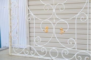 中古　大きなロートアイアンゲート1対(洋風フェンス、ヨーロッパ風フェンス、門扉、鉄柵)