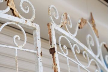 中古　大きなロートアイアンゲート1対(洋風フェンス、ヨーロッパ風フェンス、門扉、鉄柵)