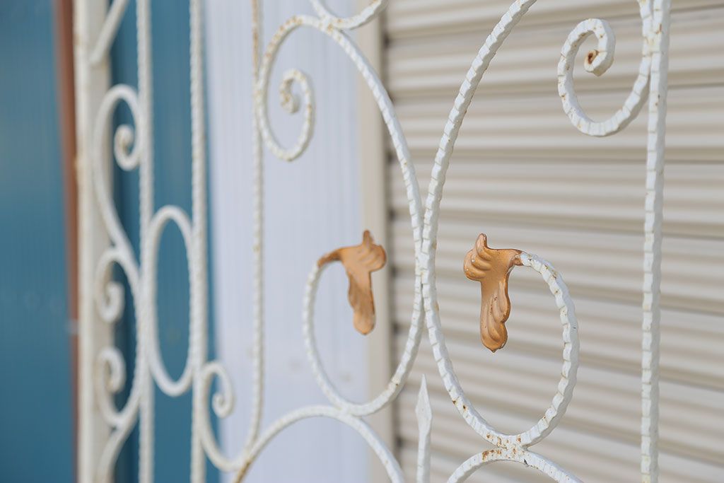 中古　大きなロートアイアンゲート1対(洋風フェンス、ヨーロッパ風フェンス、門扉、鉄柵)