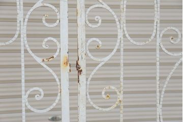 中古　大きなロートアイアンゲート1対(洋風フェンス、ヨーロッパ風フェンス、門扉、鉄柵)