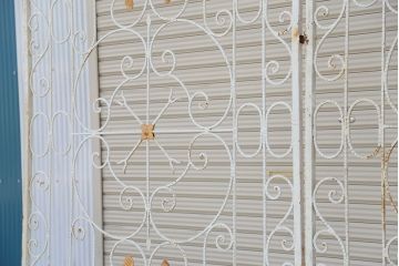 中古　大きなロートアイアンゲート1対(洋風フェンス、ヨーロッパ風フェンス、門扉、鉄柵)