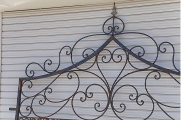 中古　大きなロートアイアンガーデンフェンス(17)(洋風フェンス、ヨーロッパ風フェンス、門扉、鉄柵)