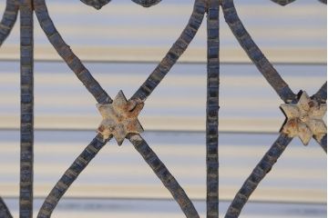 中古　大きなロートアイアンガーデンフェンス(18)(洋風フェンス、ヨーロッパ風フェンス、門扉、鉄柵)