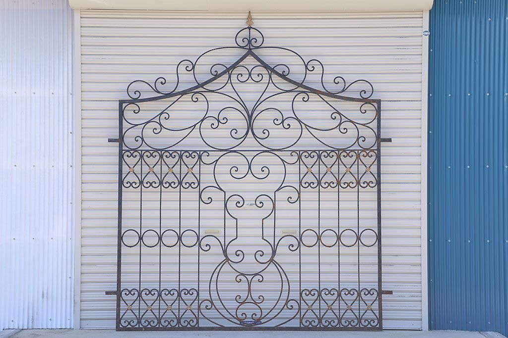 中古　大きなロートアイアンガーデンフェンス(19)(洋風フェンス、ヨーロッパ風フェンス、門扉、鉄柵)