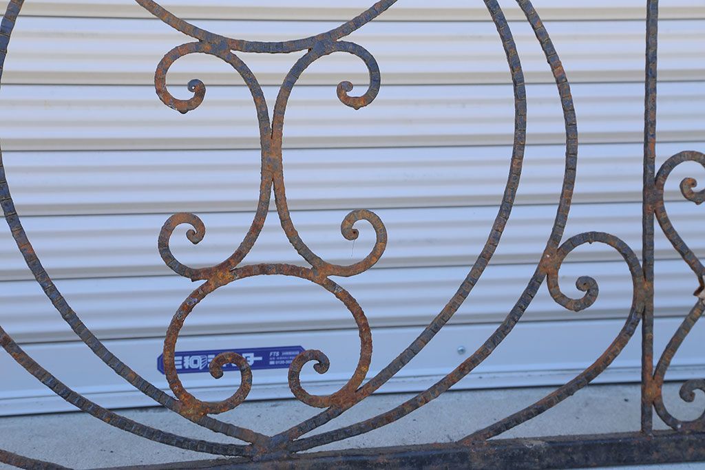 中古　大きなロートアイアンガーデンフェンス(19)(洋風フェンス、ヨーロッパ風フェンス、門扉、鉄柵)