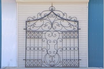 中古　大きなロートアイアンガーデンフェンス(20)(洋風フェンス、ヨーロッパ風フェンス、門扉、鉄柵)