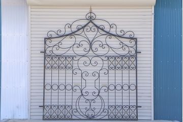 中古　大きなロートアイアンガーデンフェンス(21)(洋風フェンス、ヨーロッパ風フェンス、門扉、鉄柵)