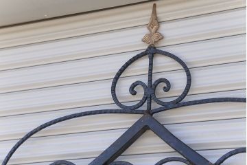 中古　大きなロートアイアンガーデンフェンス(21)(洋風フェンス、ヨーロッパ風フェンス、門扉、鉄柵)