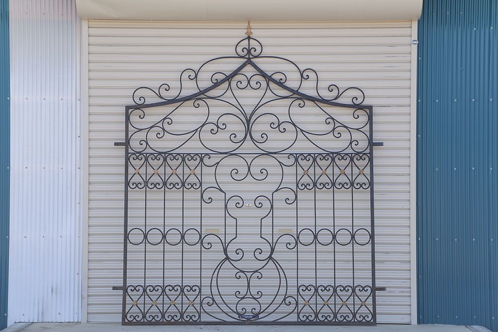中古　大きなロートアイアンガーデンフェンス(23)(洋風フェンス、ヨーロッパ風フェンス、門扉、鉄柵)