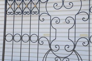 中古　大きなロートアイアンガーデンフェンス(23)(洋風フェンス、ヨーロッパ風フェンス、門扉、鉄柵)