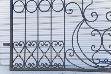 中古　大きなロートアイアンガーデンフェンス(23)(洋風フェンス、ヨーロッパ風フェンス、門扉、鉄柵)