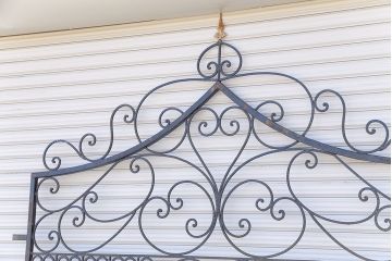 中古　大きなロートアイアンガーデンフェンス(24)(洋風フェンス、ヨーロッパ風フェンス、門扉、鉄柵)