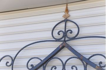 中古　大きなロートアイアンガーデンフェンス(24)(洋風フェンス、ヨーロッパ風フェンス、門扉、鉄柵)