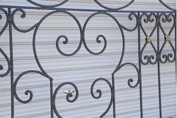中古　大きなロートアイアンガーデンフェンス(24)(洋風フェンス、ヨーロッパ風フェンス、門扉、鉄柵)
