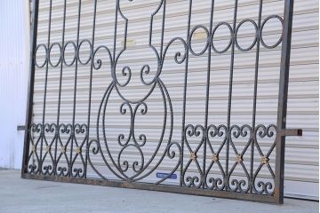 中古　大きなロートアイアンガーデンフェンス(26)(洋風フェンス、ヨーロッパ風フェンス、門扉、鉄柵)
