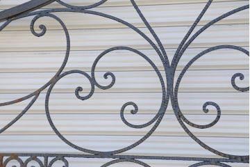 中古　大きなロートアイアンガーデンフェンス(26)(洋風フェンス、ヨーロッパ風フェンス、門扉、鉄柵)