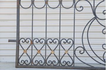 中古　大きなロートアイアンガーデンフェンス(26)(洋風フェンス、ヨーロッパ風フェンス、門扉、鉄柵)