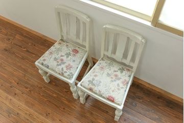 アンティーク家具　イギリスアンティーク ペイントのかわいいダイニングチェア2脚セット(1)(椅子、イス)