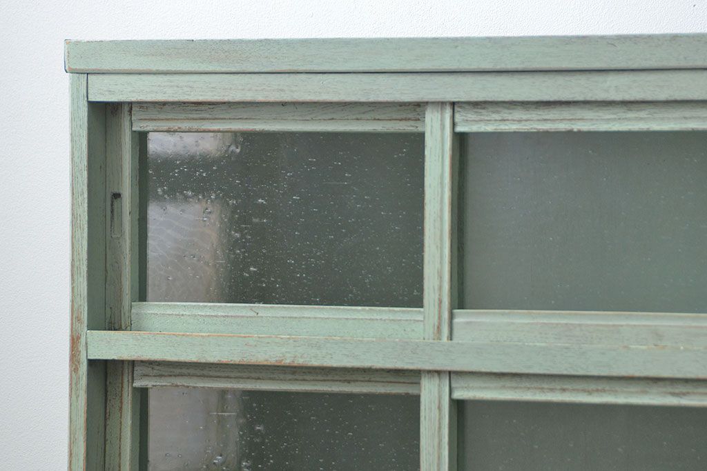 アンティーク家具　アンティークペイント　気泡ガラス入りのかわいい食器棚(カップボード、収納棚)