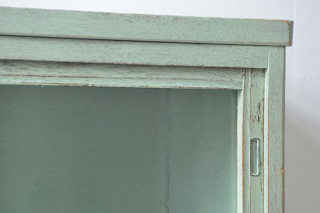 アンティーク家具　アンティークペイント　気泡ガラス入りのかわいい食器棚(カップボード、収納棚)