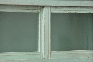 アンティーク家具　アンティークペイント　気泡ガラス入りのかわいい食器棚(カップボード、収納棚)