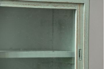 アンティーク家具　アンティークペイント　気泡ガラス入りのかわいい食器棚(カップボード、収納棚)