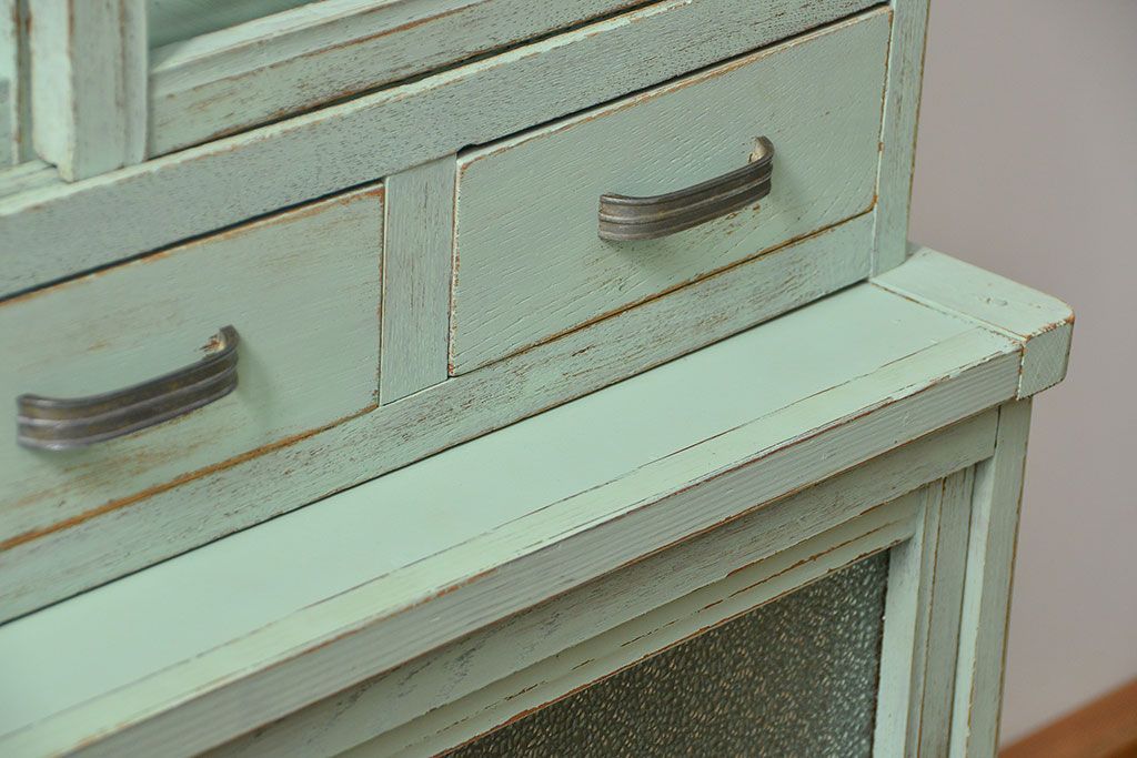 アンティーク家具　アンティークペイント　気泡ガラス入りのかわいい食器棚(カップボード、収納棚)