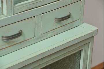 アンティーク家具　アンティークペイント　気泡ガラス入りのかわいい食器棚(カップボード、収納棚)